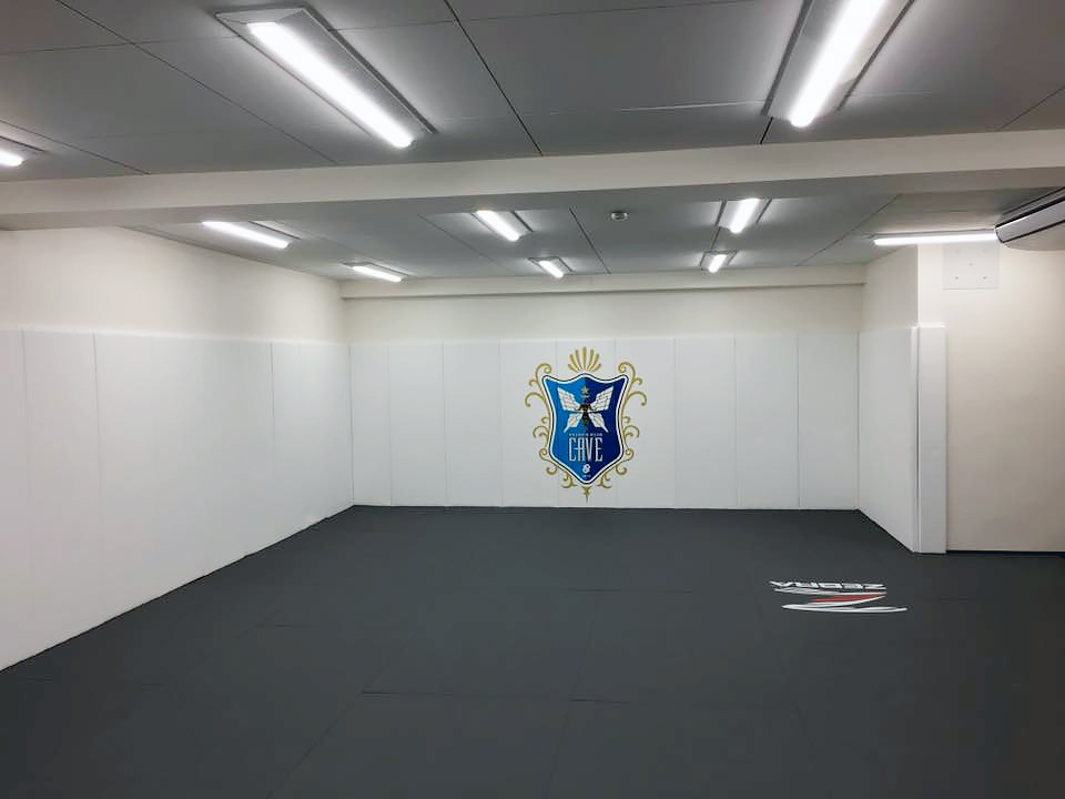 ゼブラマット・格闘技ジムCAVE