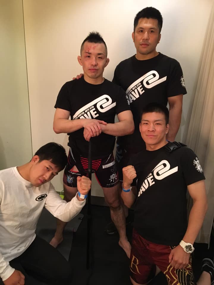 井上学 vs 神酒龍一