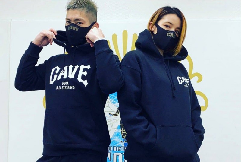 CAVEのパーカーと新Tシャツ