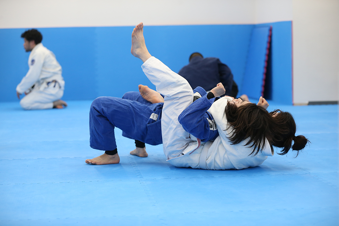 柔術クラス 総合格闘技ジム Cave